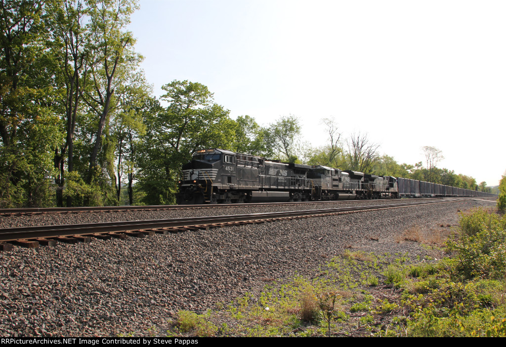 NS 4531 leads traiin 63V through Cove PA